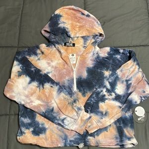 NWT! Women’s cropped tie dye hoodie